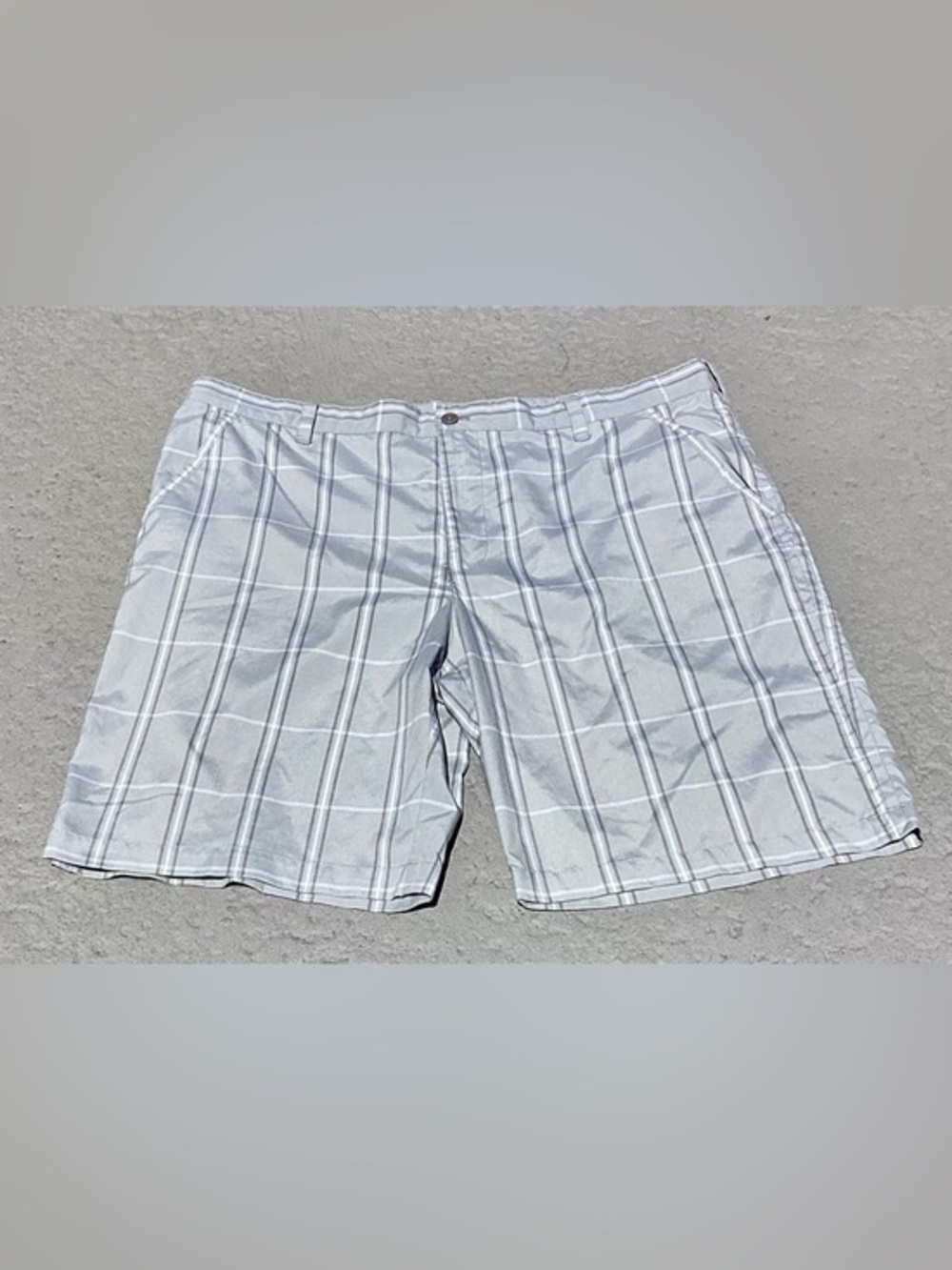 IZOD Performance Plaid Golf Shorts Gray White • 42